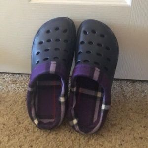 Size 7 Crocs
